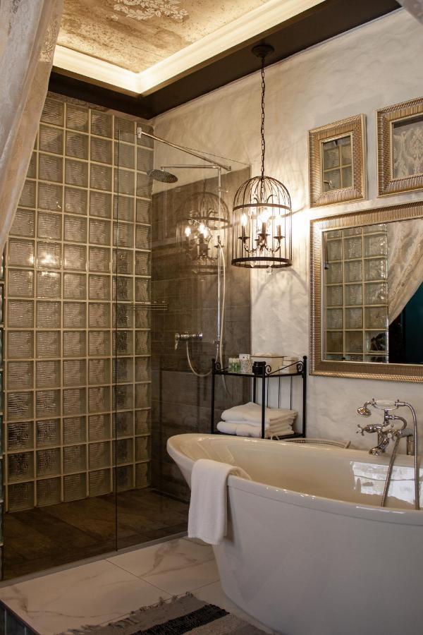 Manna Boutique Hotel (Adults Only) Kiev Ngoại thất bức ảnh